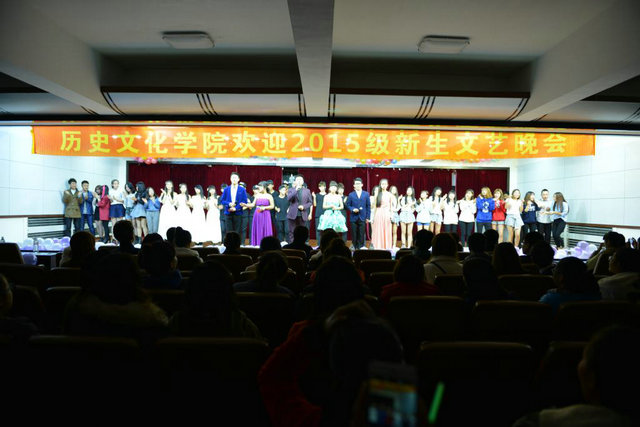 照片13:晚会闭幕七里香.jpg