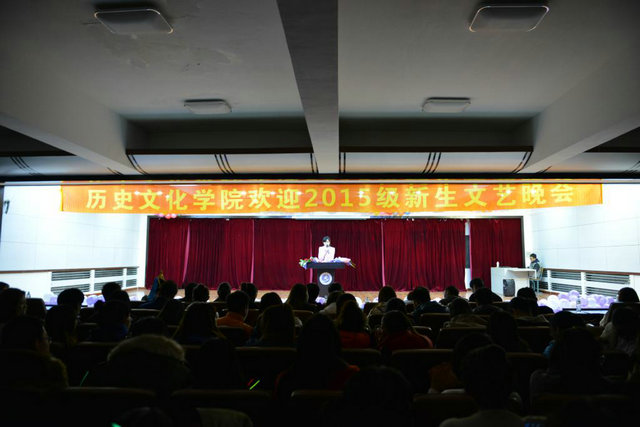 照片2:金羽同学发言.jpg