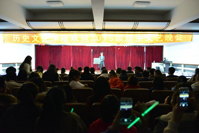 照片7:魔术表演.jpg